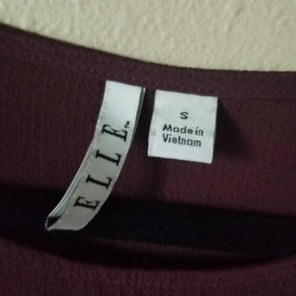 Elle Plum Bell Sleeve Blouse Size Small - Picture 4 of 8